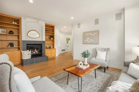 9021 Sand Point Way NE Seattle WA 98115