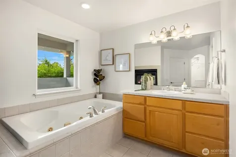 9021 Sand Point Way NE Seattle WA 98115