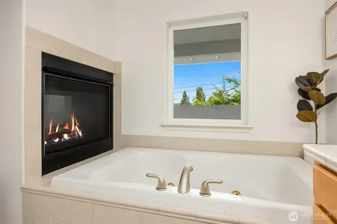 9021 Sand Point Way NE Seattle WA 98115