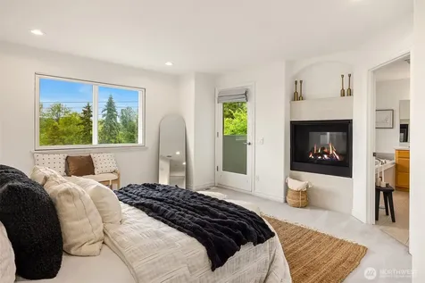 9021 Sand Point Way NE Seattle WA 98115