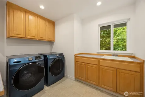 9021 Sand Point Way NE Seattle WA 98115