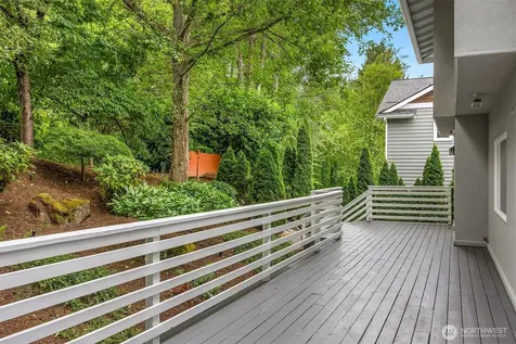 9021 Sand Point Way NE Seattle WA 98115