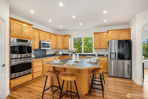 9021 Sand Point Way NE Seattle WA 98115