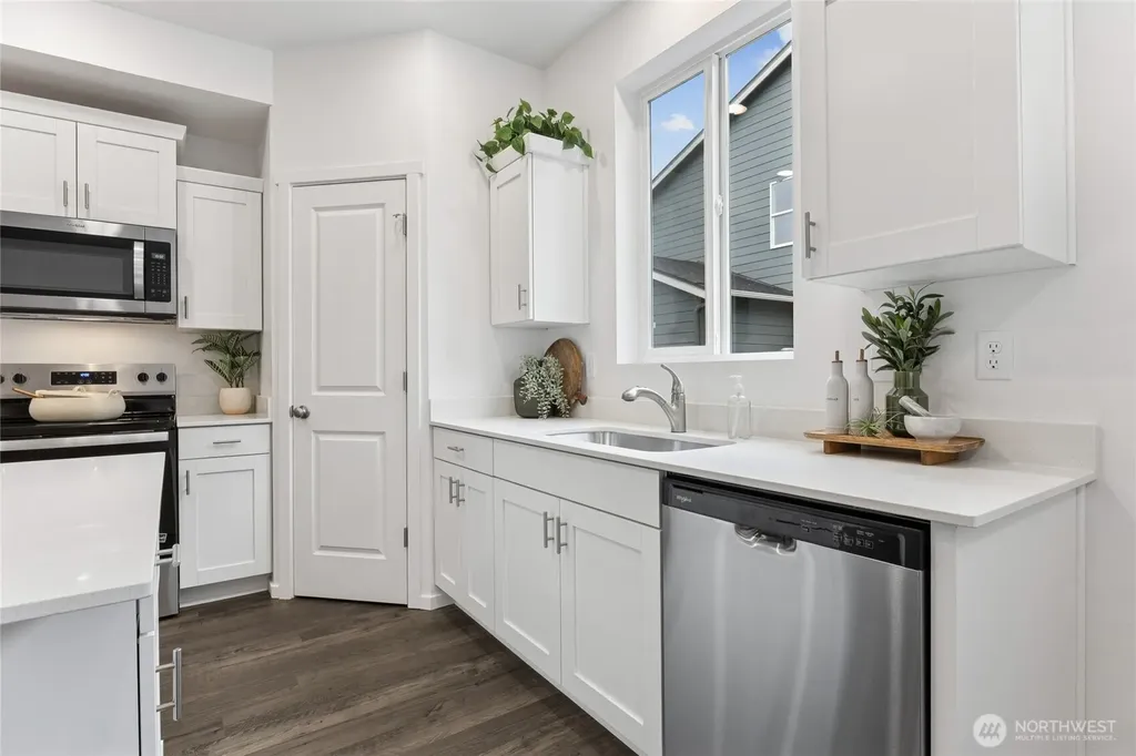 4020 Hyde Loop NE Olympia WA 98506