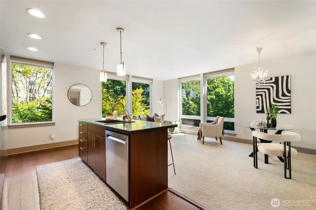 4547 8th Avenue NE Seattle WA 98105