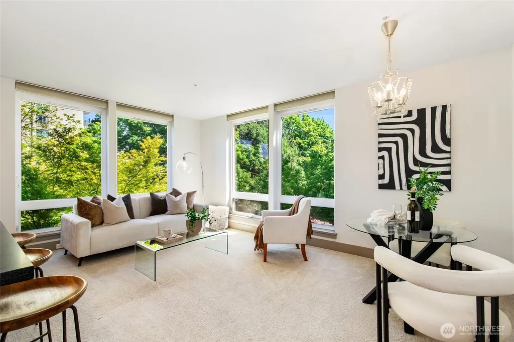 4547 8th Avenue NE Seattle WA 98105