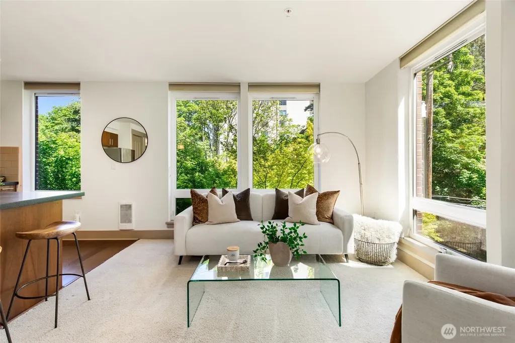 4547 8th Avenue NE Seattle WA 98105