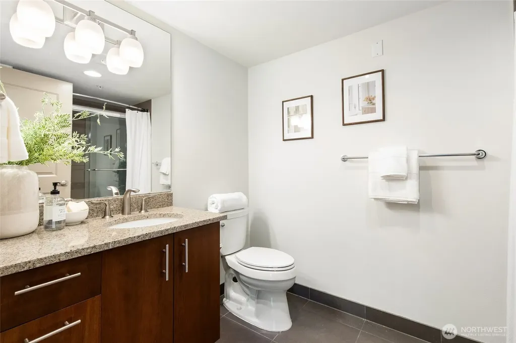 4547 8th Avenue NE Seattle WA 98105