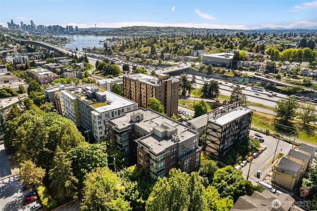 4547 8th Avenue NE Seattle WA 98105