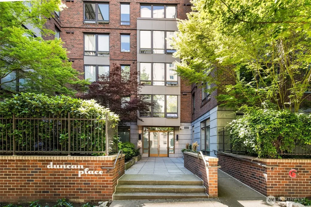 4547 8th Avenue NE Seattle WA 98105