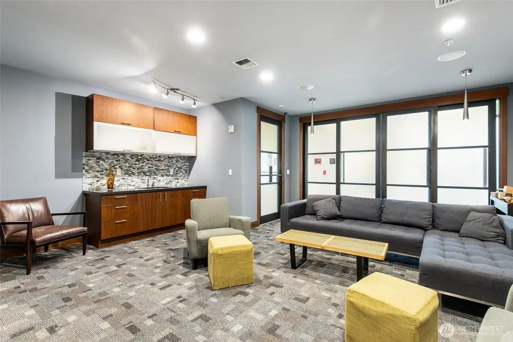 4547 8th Avenue NE Seattle WA 98105