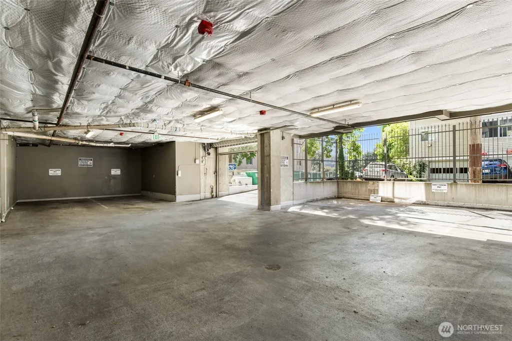 4547 8th Avenue NE Seattle WA 98105