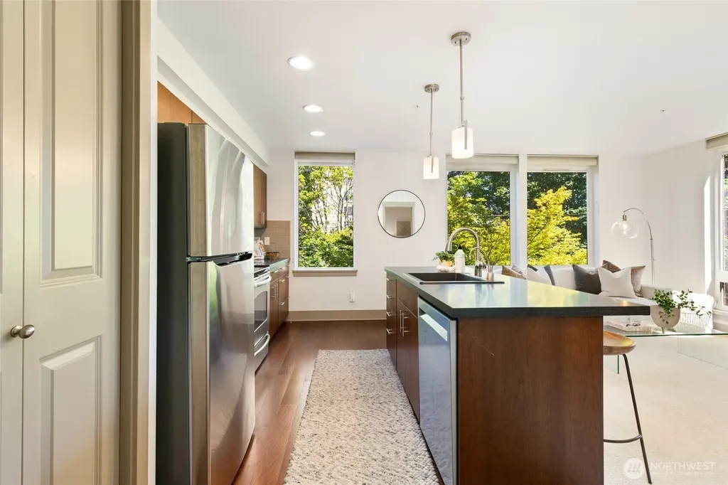 4547 8th Avenue NE Seattle WA 98105
