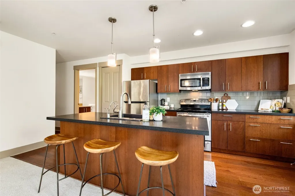4547 8th Avenue NE Seattle WA 98105