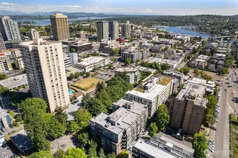 4547 8th Avenue NE Seattle WA 98105