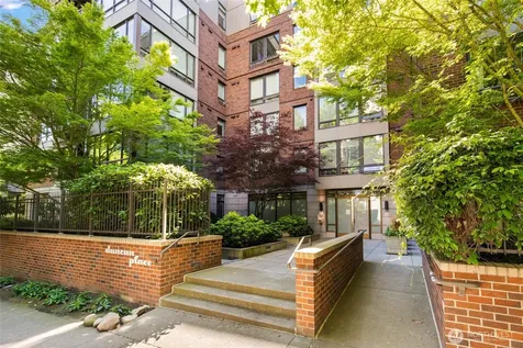 4547 8th Avenue NE Seattle WA 98105