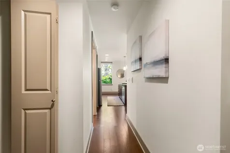 4547 8th Avenue NE Seattle WA 98105