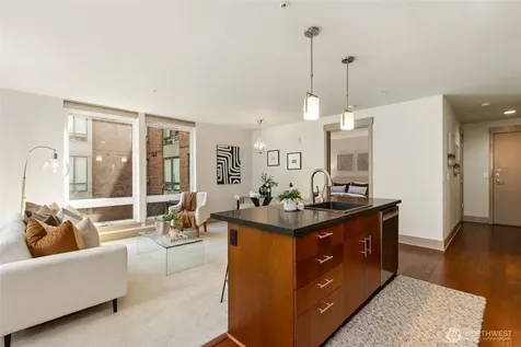 4547 8th Avenue NE Seattle WA 98105
