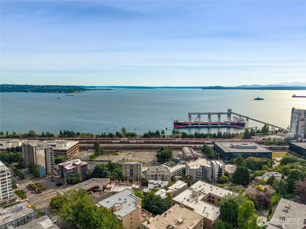 524 6th Avenue W Seattle WA 98119
