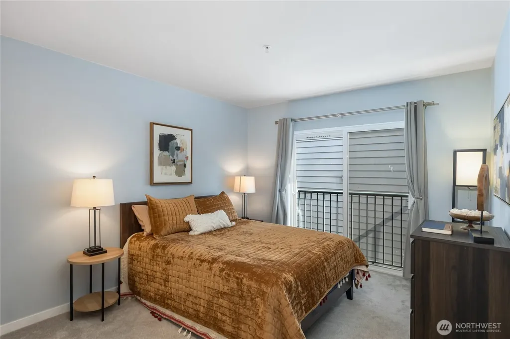 524 6th Avenue W Seattle WA 98119