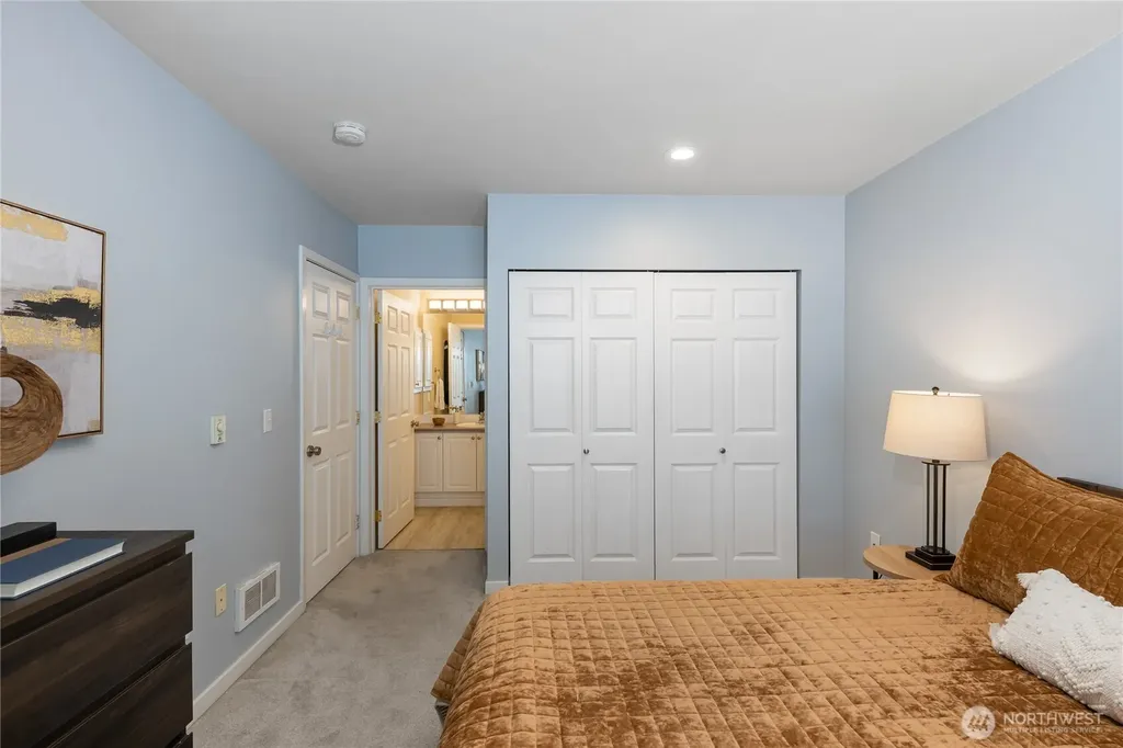 524 6th Avenue W Seattle WA 98119