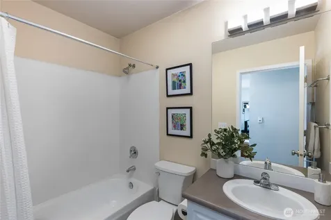 524 6th Avenue W Seattle WA 98119