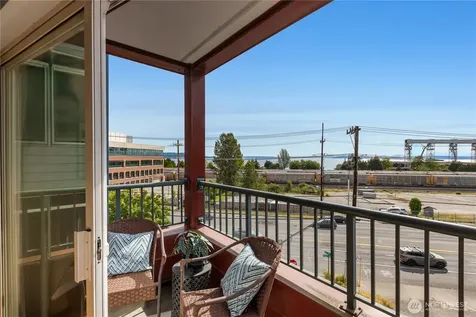 524 6th Avenue W Seattle WA 98119
