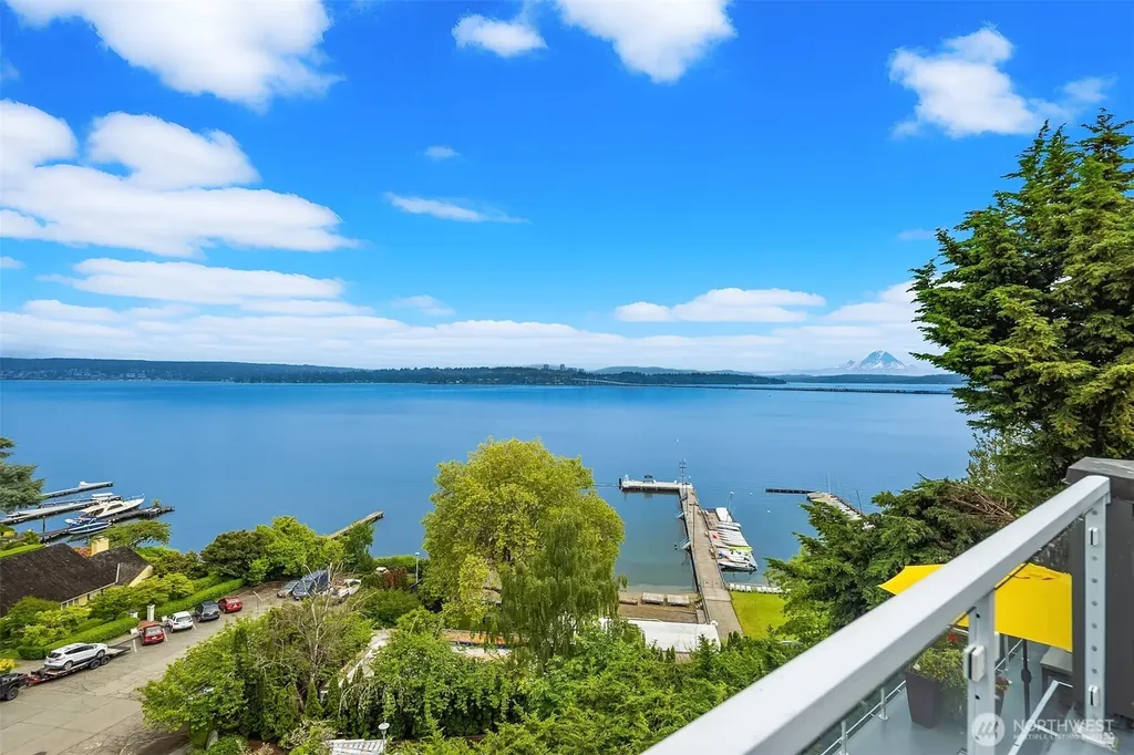 3658 50th Avenue NE Seattle WA 98105