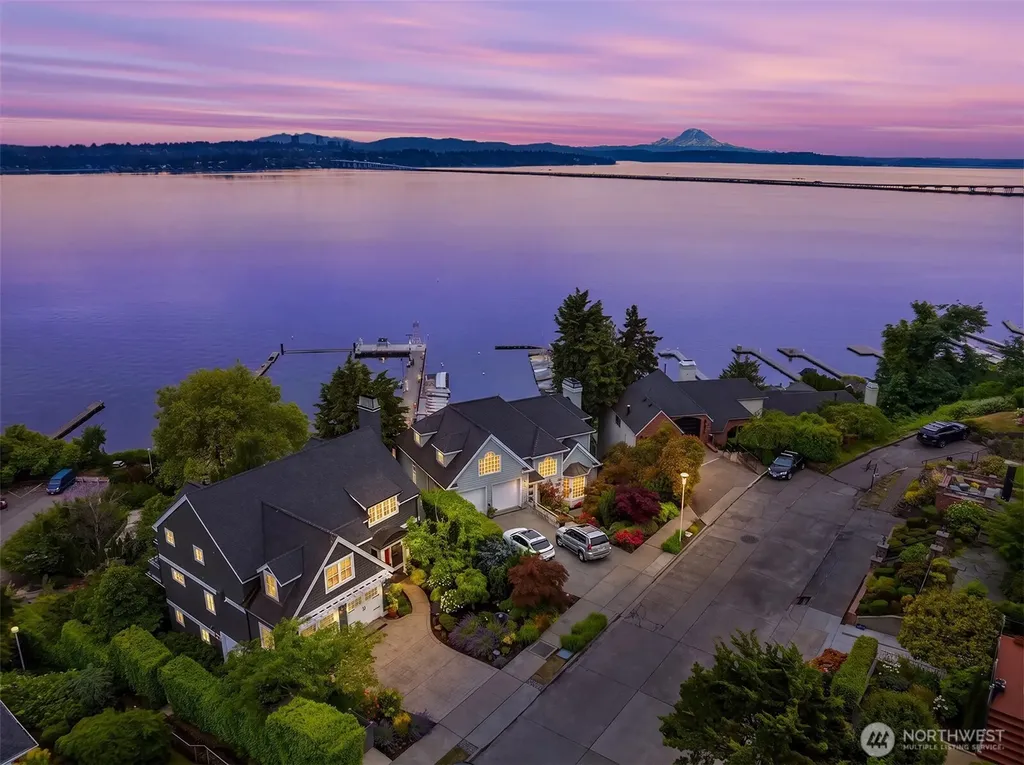 3658 50th Avenue NE Seattle WA 98105