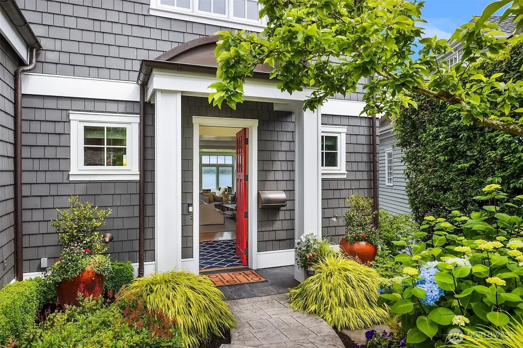 3658 50th Avenue NE Seattle WA 98105
