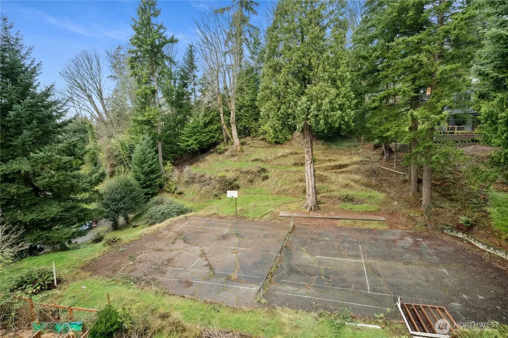 6420 NE 129th Place Kirkland WA 98034