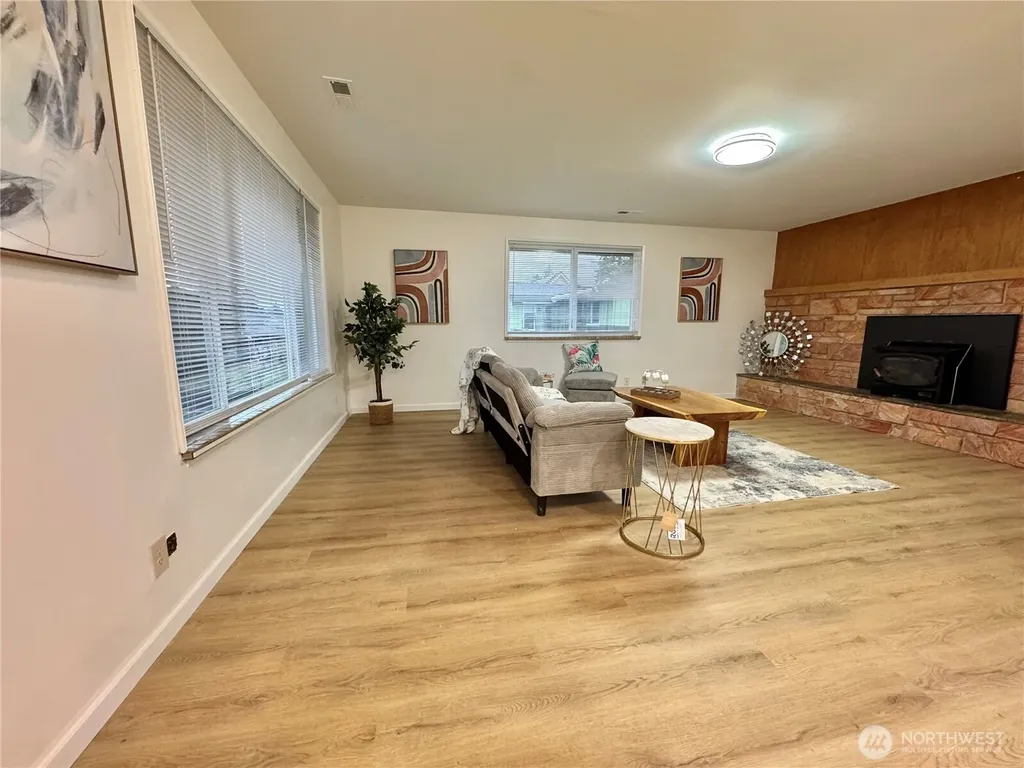 19431 107th Avenue SE Renton WA 98055