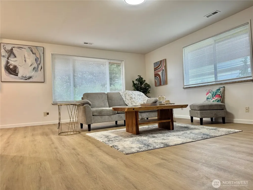 19431 107th Avenue SE Renton WA 98055