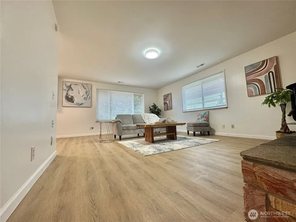 19431 107th Avenue SE Renton WA 98055