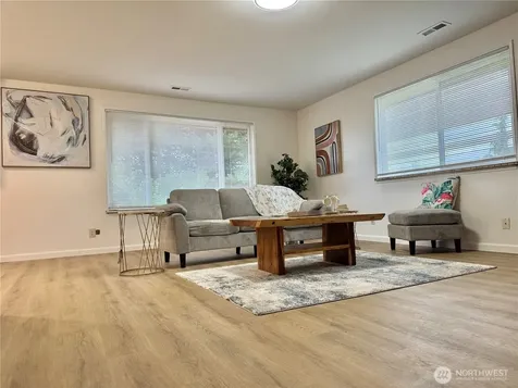 19431 107th Avenue SE Renton WA 98055