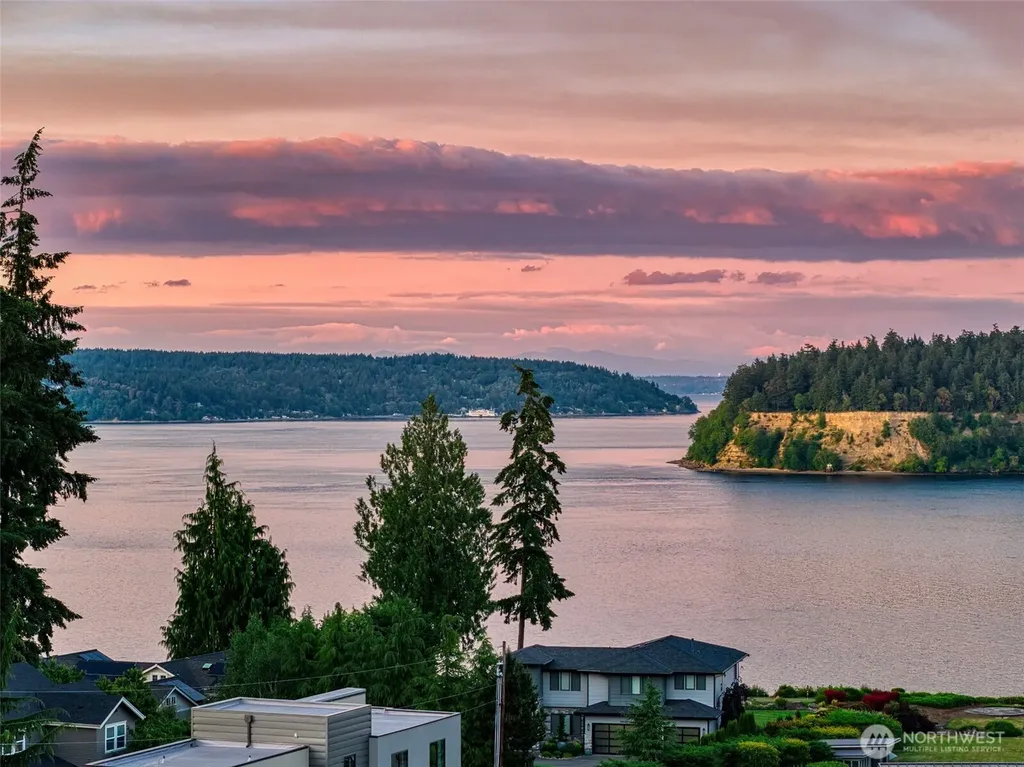 5818 Reid Drive NW Gig Harbor WA 98335