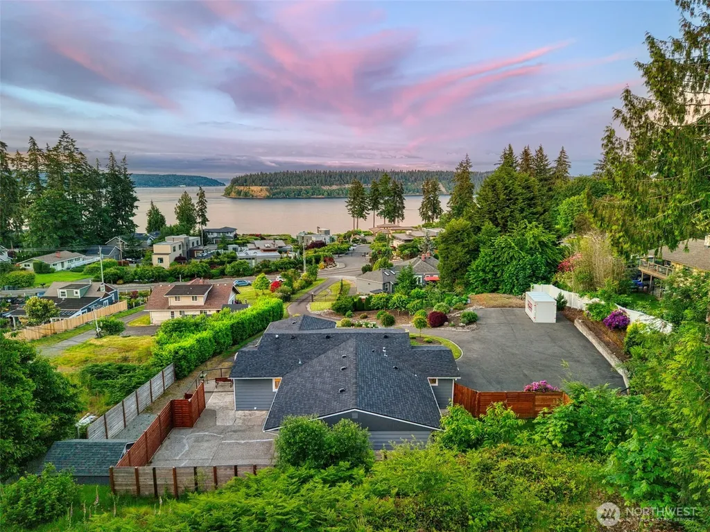 5818 Reid Drive NW Gig Harbor WA 98335