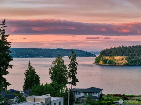 5818 Reid Drive NW Gig Harbor WA 98335