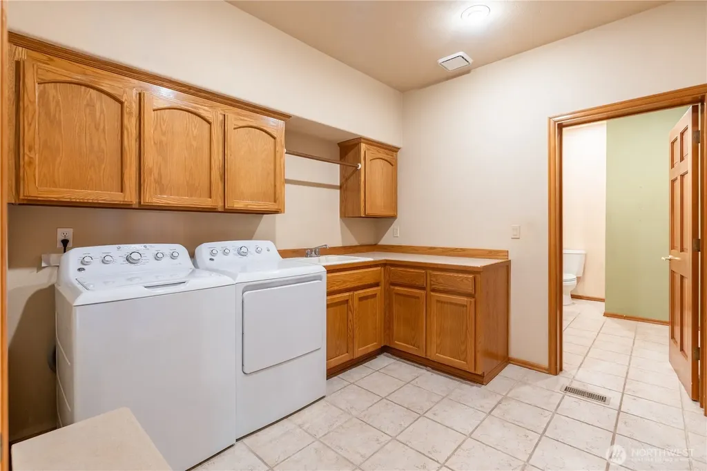 34612 4th Place SW Federal Way WA 98023