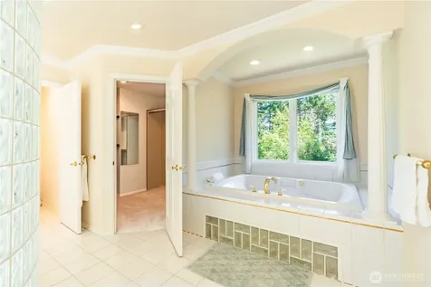 34612 4th Place SW Federal Way WA 98023