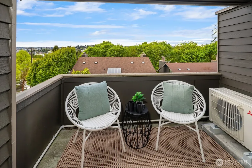 2616 4th Avenue N Seattle WA 98109