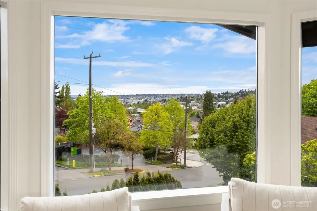 2616 4th Avenue N Seattle WA 98109