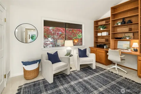 2616 4th Avenue N Seattle WA 98109