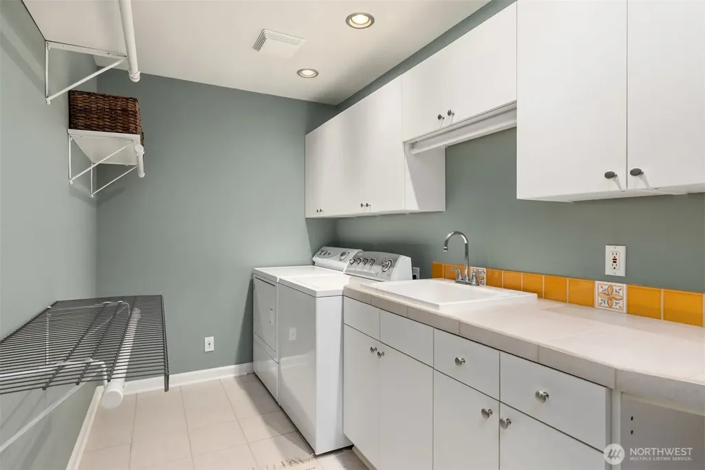 4560 Island Avenue Bainbridge Island WA 98110