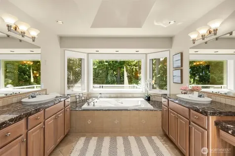 4560 Island Avenue Bainbridge Island WA 98110