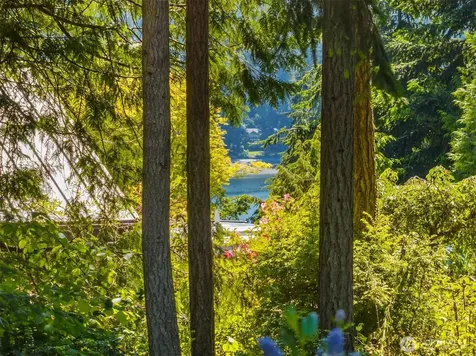 4560 Island Avenue Bainbridge Island WA 98110