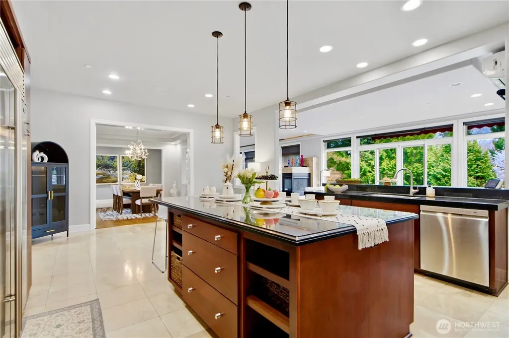 2 Crescent Key SE Bellevue WA 98006