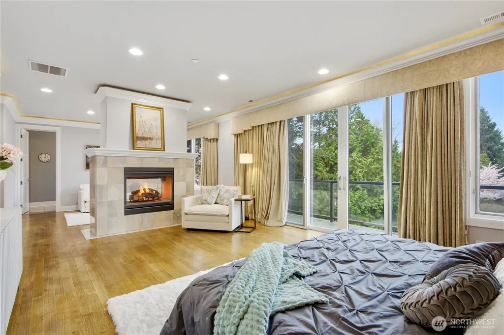 2 Crescent Key SE Bellevue WA 98006