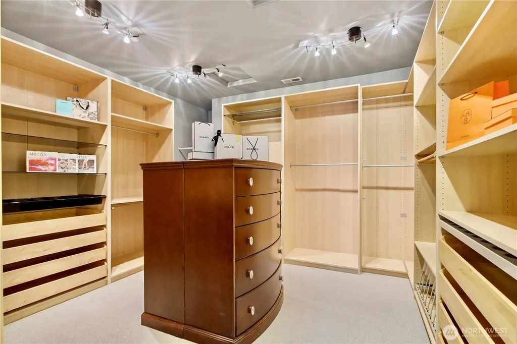 2 Crescent Key SE Bellevue WA 98006