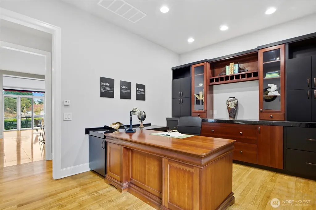 2 Crescent Key SE Bellevue WA 98006